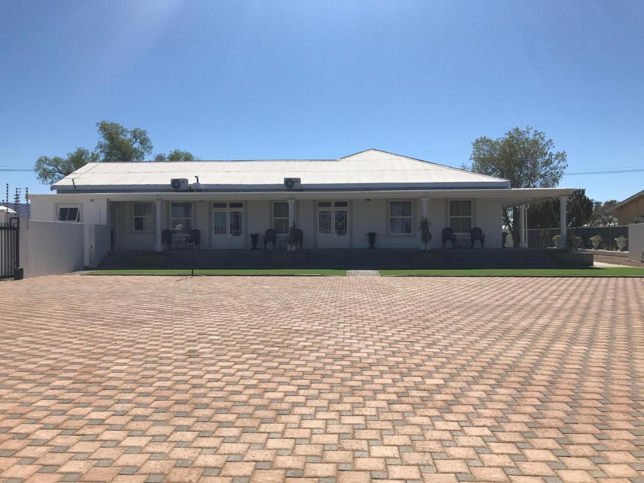French Karoo Guesthouse Beaufort West Exterior foto
